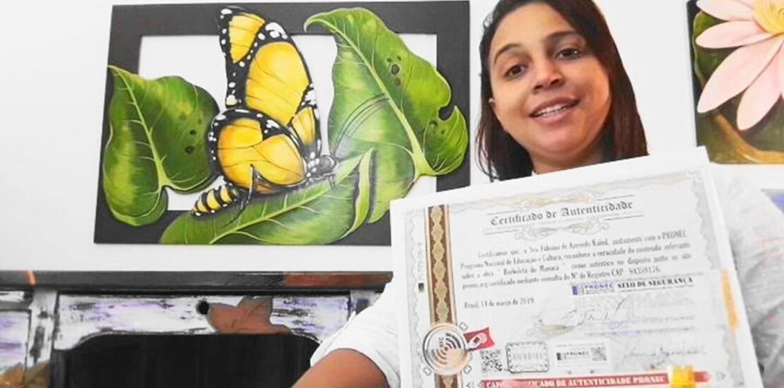 Artista Plástica Fabiana Kaled com Certificado CAP